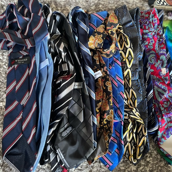 Assorted Dozen Men’s Silk Ties - Picture 4 of 8